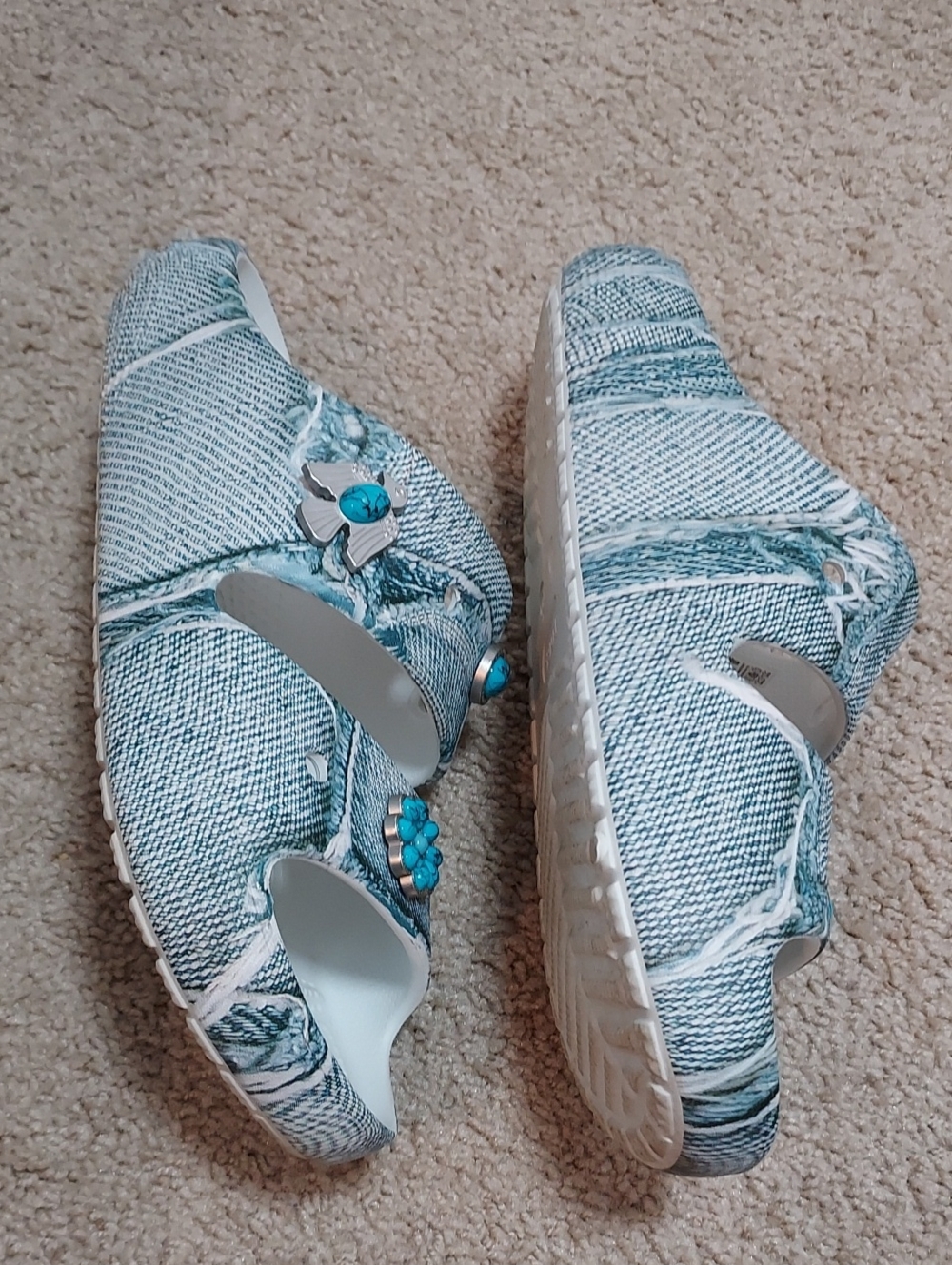 Crocs In Denim Pattern ( SIZE 10) - Picture 4 of 10